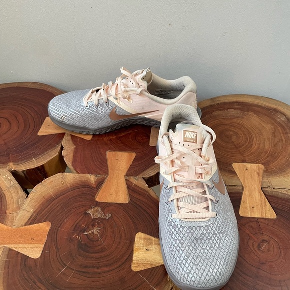 Nike Metcon 4 size 11 AV2252-001 gray pink - Picture 2 of 6